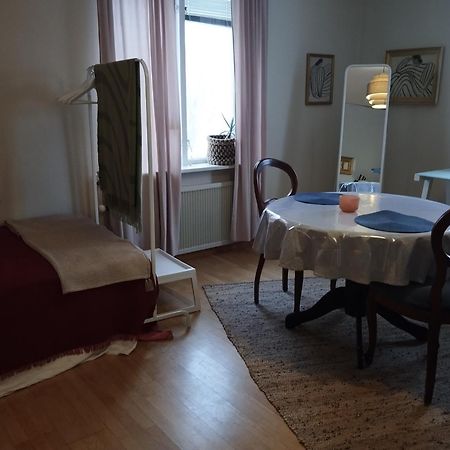 Centrala Stan- 2-Rums Gaestsvit, Perfekt Foer Kollegor Som Oenskar Separata Rum Umeå Exterior foto
